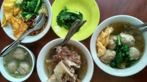 Tempat makan enak dekat Mangkunegaran Solo dengan nuansa estetik