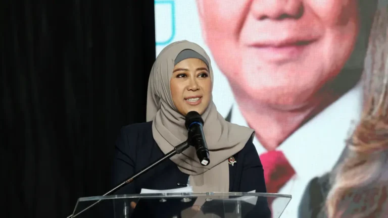 Registrasi SIM Biometrik Sediakan Ruang Khusus untuk Pengguna Berhijab, Menteri Meutya Tekankan Layanan Inklusif