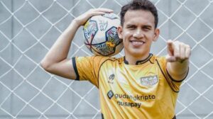 Kabar Transfer Bintang: Persib Incar Striker Korsel, Persija Target Pemain Seperti Peralta