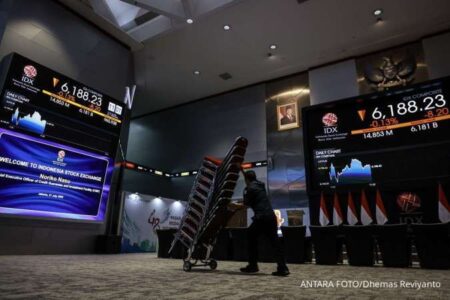 Dua saham resmi masuk LQ45 hari ini, cek rekomendasi analis
