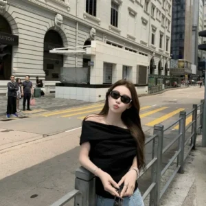 Tips padu padan atasan off-shoulder yang sempurna