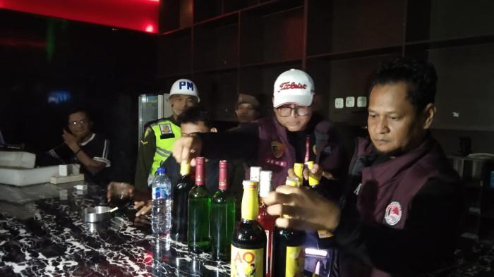 Uji urine mendadak di tempat hiburan Cirebon, ratusan orang diperiksa, polisi temukan ini