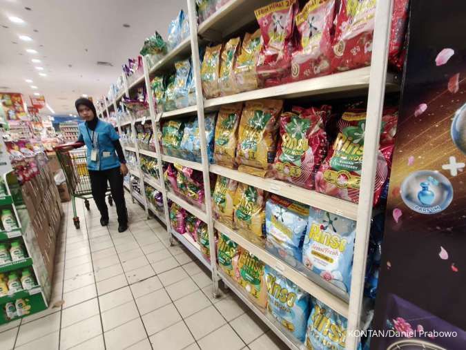 Dampak Rupiah Melemah pada Saham UNVR, MYOR, ICBP, dan MAPI: Rekomendasi Terkini