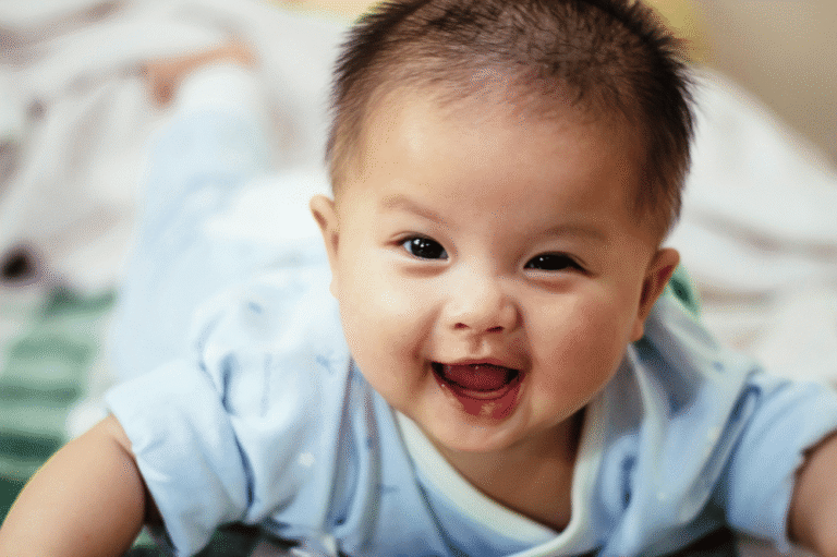 6 tanda gigi bayi tidak normal dan cara mengatasinya!