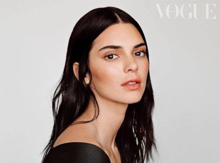 Pernah Berjerawat, Ini 12 Cara Artis Hollywood Mengatasinya