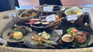 Jelajah Rasa Nusantara di Surabaya, Chef Vindex Sajikan Laksa Tangerang dan Konro