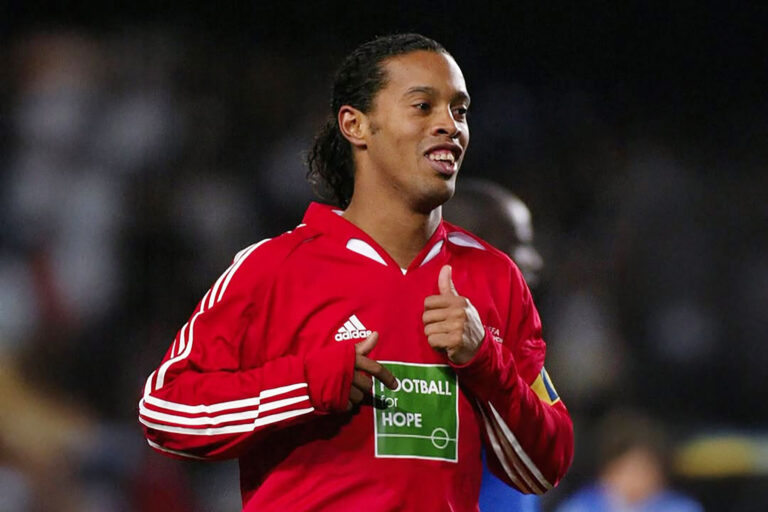 Ronaldinho Kembali di Usia 46, Ini 4 Pemain Tertua yang Pensiun