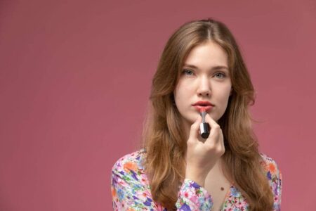 7 cara salah gunakan lipstik, jangan buang!