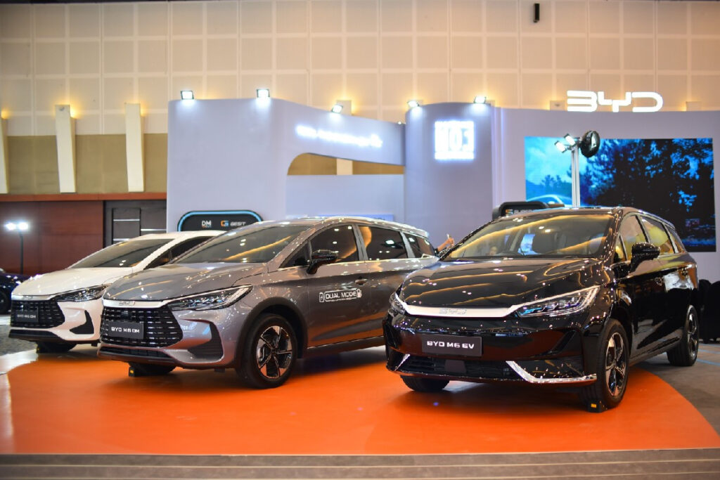 BYD M6 EV Terbaru Tampil di GIIAS Surabaya 2026, Ini Harga dan Spesifikasinya