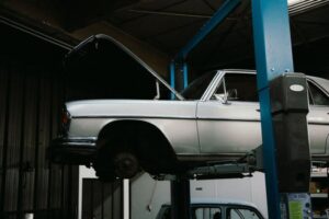 Menakar Kerajinan Otomotif Klasik: Ketika Deru Mesin Tua Menjadi Tambang Emas Nostalgia