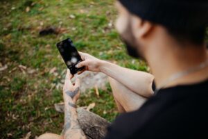 Seni Mengambil Jeda Digital Demi Merawat Kesehatan Mental dan Kedamaian Jiwa Seni Mengambil Jeda Digital Demi Merawat Kesehatan Mental dan Kedamaian Jiwa
