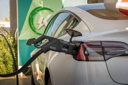 Berapa Biaya Sebenarnya Memelihara Mobil Listrik Dibandingkan Mobil Bensin di Indonesia? Berapa Biaya Sebenarnya Memelihara Mobil Listrik Dibandingkan Mobil Bensin di Indonesia?