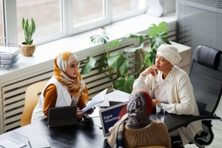 Menanamkan Nilai Islam pada Karakter Anak di Tengah Arus Globalisasi Menanamkan Nilai Islam pada Karakter Anak di Tengah Arus Globalisasi