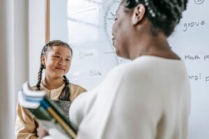 Menjamin Kesejahteraan Guru Honorer demi Meningkatkan Mutu Pendidikan Sekolah Negeri Indonesia