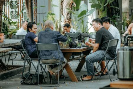 Merawat Hubungan Sosial di Tengah Tumpukan Tenggat Pekerjaan Perkotaan yang Tidak Pernah Usai Merawat Hubungan Sosial di Tengah Tumpukan Tenggat Pekerjaan Perkotaan yang Tidak Pernah Usai
