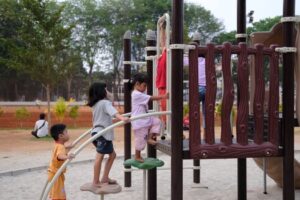 Menyeimbangkan Ruang Digital dan Aktivitas Fisik Anak Tanpa Harus Mematikan Ponsel Pintar Menyeimbangkan Ruang Digital dan Aktivitas Fisik Anak Tanpa Harus Mematikan Ponsel Pintar