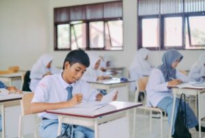 Menimbang Kehadiran Kecerdasan Buatan di Ruang Kelas Antara Lompatan Belajar dan Ancaman Kejujuran Menimbang Kehadiran Kecerdasan Buatan di Ruang Kelas Antara Lompatan Belajar dan Ancaman Kejujuran