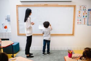 Menagih Janji Kesejahteraan Guru Honorer demi Masa Depan Pendidikan Sekolah Negeri Indonesia Menagih Janji Kesejahteraan Guru Honorer demi Masa Depan Pendidikan Sekolah Negeri Indonesia