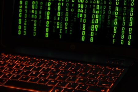 Menjaga Jejak Digital Tetap Aman dari Intaian Kejahatan Siber di Dunia Maya