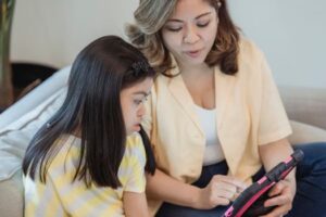 Menanamkan Nilai Keagamaan pada Anak di Tengah Arus Globalisasi Digital