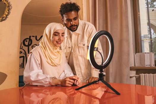 Menjaga Keharmonisan Rumah Tangga Saat Tekanan Ekonomi Menerpa Berdasarkan Tuntunan Islam Menjaga Keharmonisan Rumah Tangga Saat Tekanan Ekonomi Menerpa Berdasarkan Tuntunan Islam