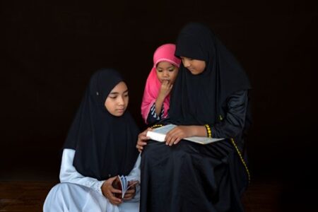 Memperkuat Akar Moral Anak: Integrasi Nilai Islam di Tengah Arus Globalisasi Digital Memperkuat Akar Moral Anak: Integrasi Nilai Islam di Tengah Arus Globalisasi Digital