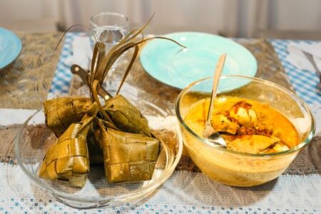Menelusuri Sejarah Rendang Minangkabau: Warisan Rempah Nusantara yang Mendunia Menelusuri Sejarah Rendang Minangkabau: Warisan Rempah Nusantara yang Mendunia