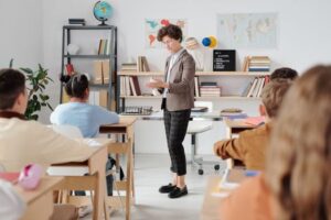 Menimbang Kesejahteraan Guru Honorer dan Pertaruhan Kualitas Pendidikan di Sekolah Negeri
