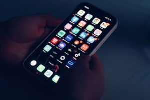 Bahaya Ghibah Digital: Menimbang Konsekuensi Hukum dan Pentingnya Tabayyun di Internet